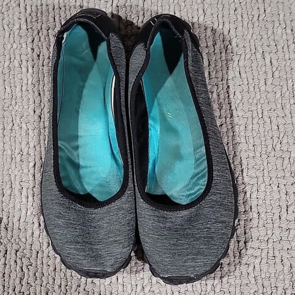 Women's Gray and Black Flex Skechers Go Mat Slip On Shoes Size 11